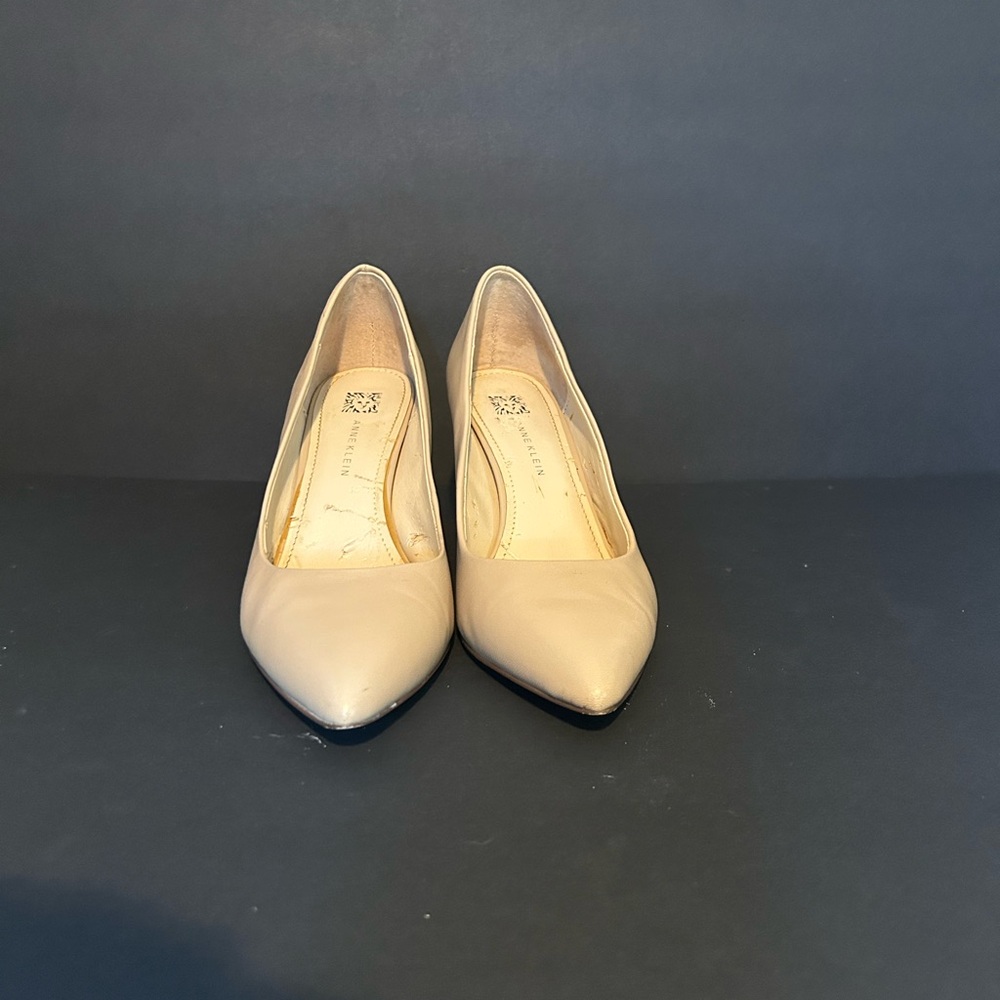 Anne Klein Cream Heels Sz 6. See pic of insole and sole of shoes to see use.